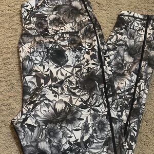 Floral Print High-Waist Leggings - Black & White